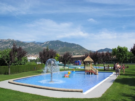 2 piscinas internas, 2 piscinas externas