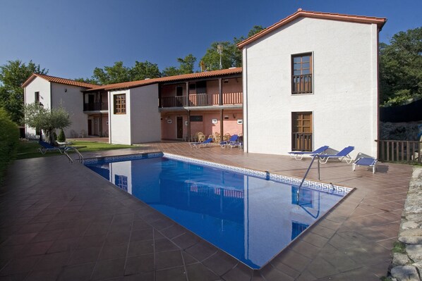 สระว่ายน้ำ