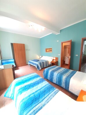 A room with two beds, a wardrobe, and a door leading to a bathroom. - Albergo Alba (Turin)
