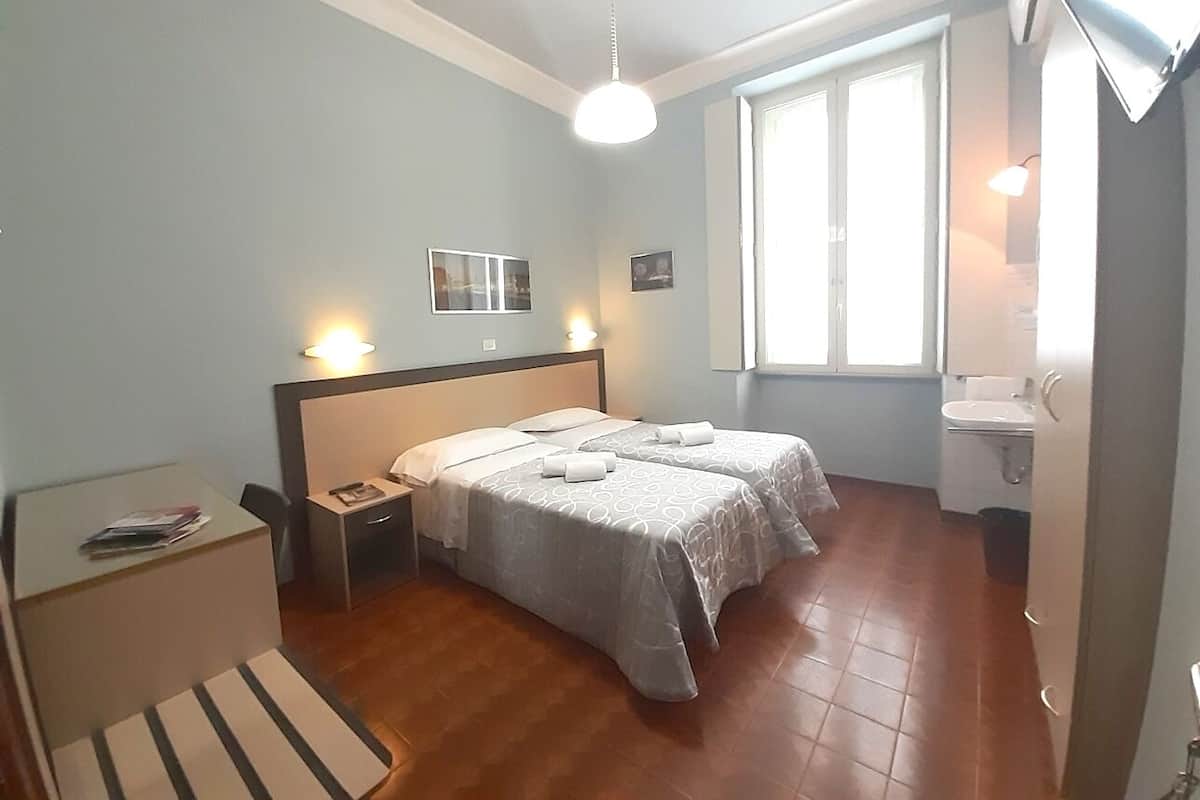 Habitación doble, baño compartido | 1 habitación, sábanas de algodón egipcio y ropa de cama de alta calidad
