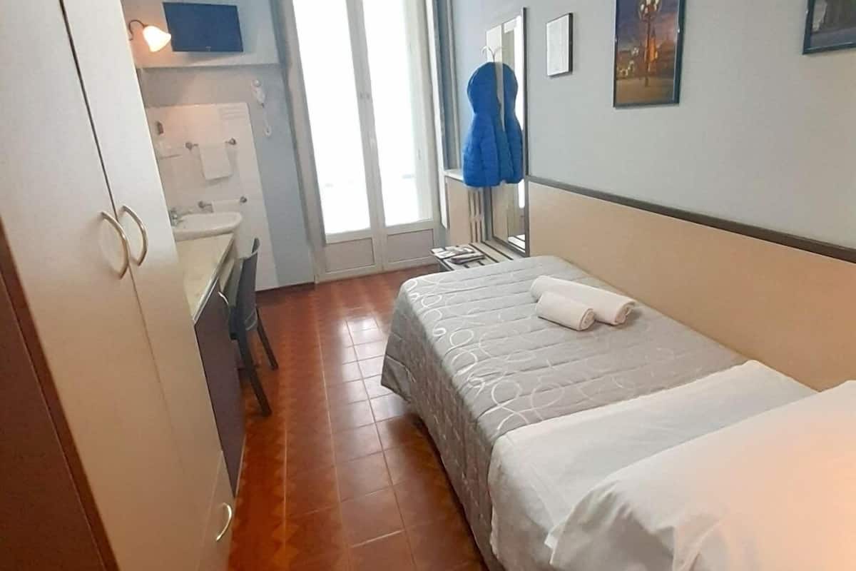 Habitación individual, baño compartido | 1 habitación, sábanas de algodón egipcio y ropa de cama de alta calidad