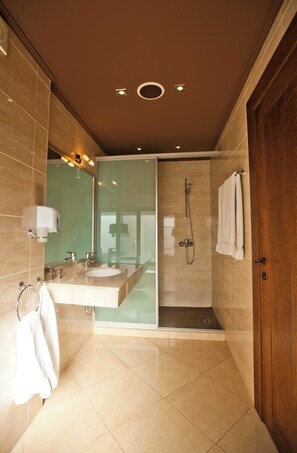 Minibar, desk, soundproofing, iron/ironing board - Ventura Boutique Hotel (Varna)