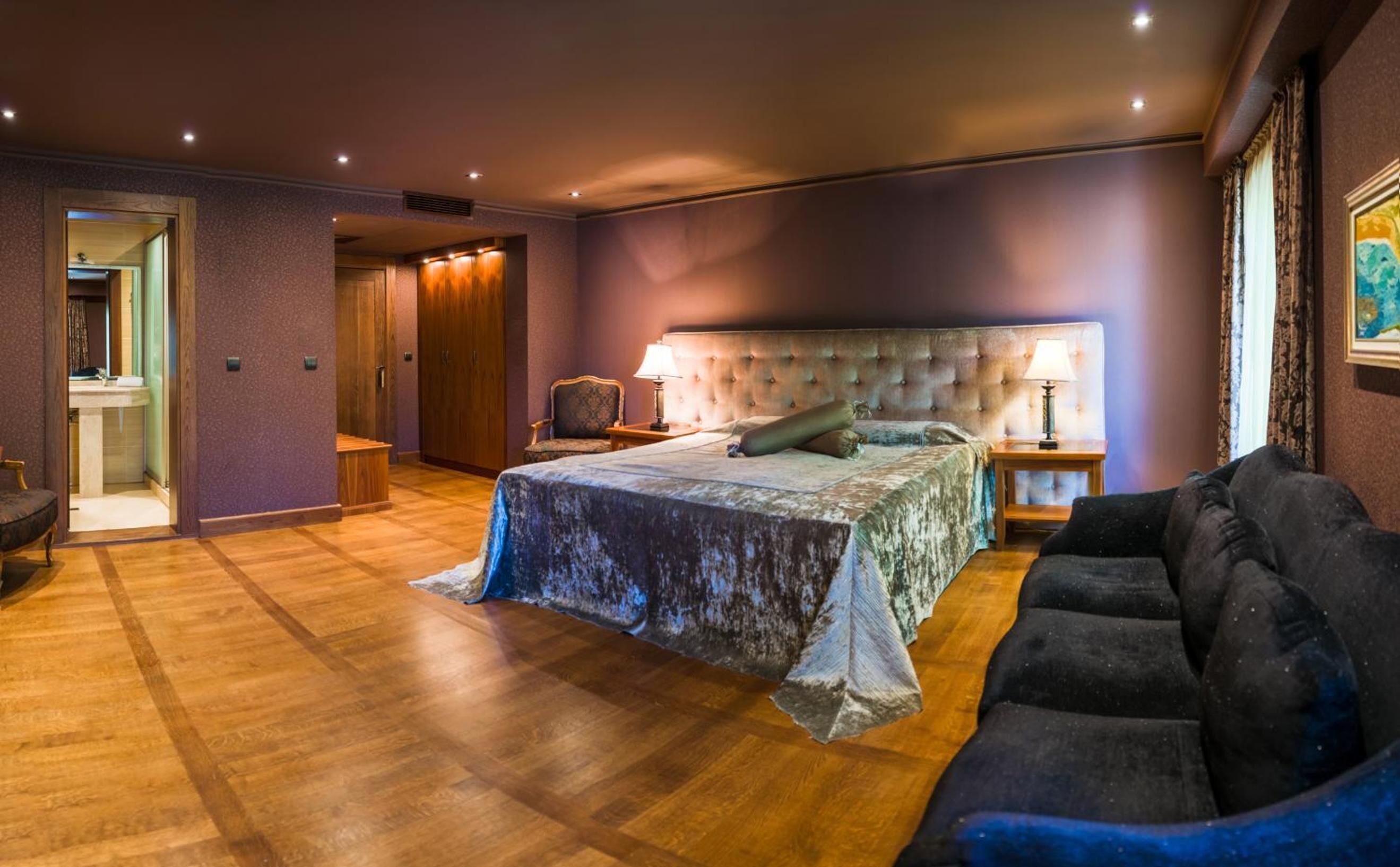 minibar, desk, soundproofing, iron/ironing board