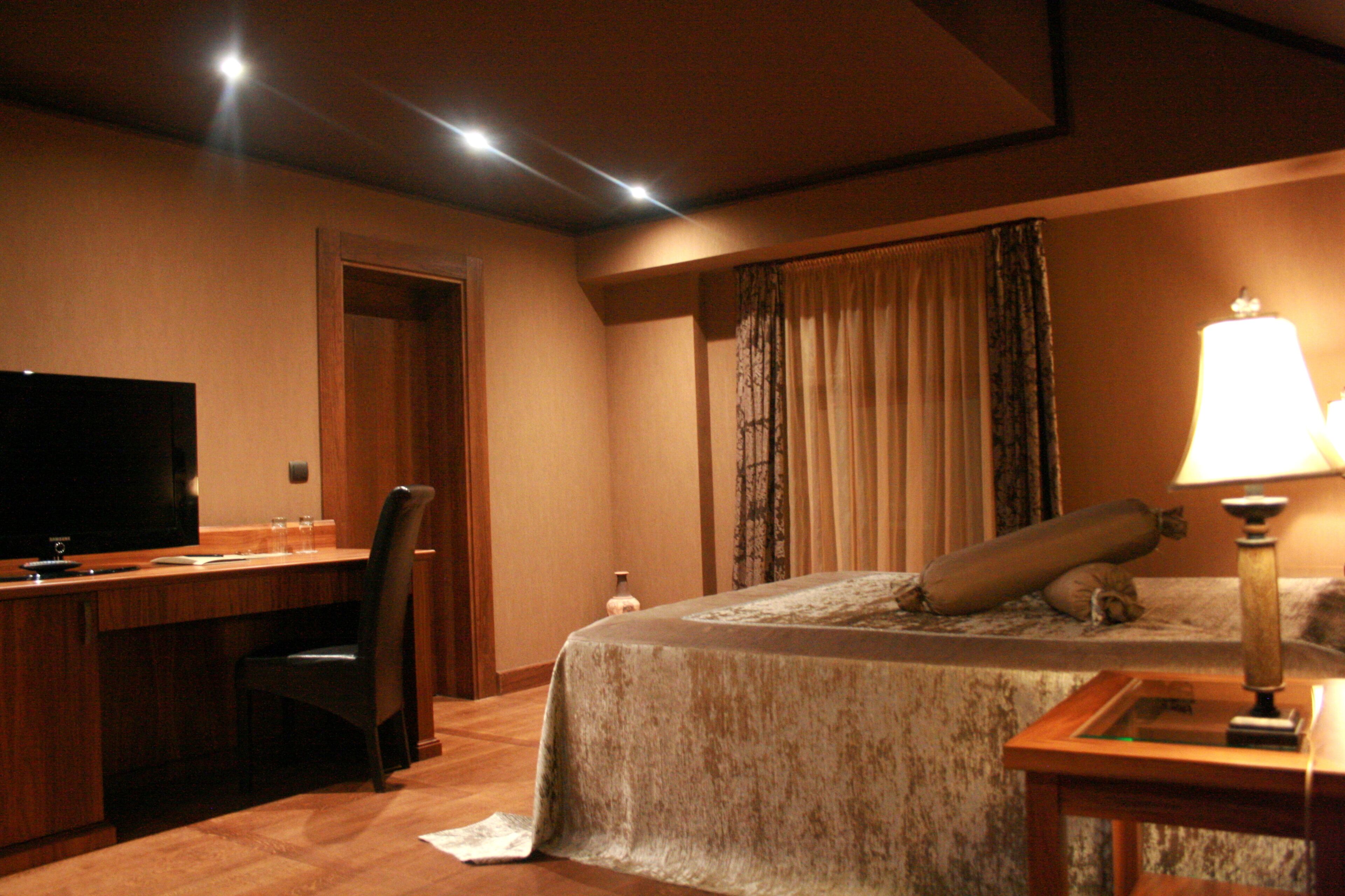 Minibar, desk, soundproofing, iron/ironing board