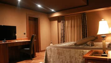 Minibar, desk, soundproofing, iron/ironing board