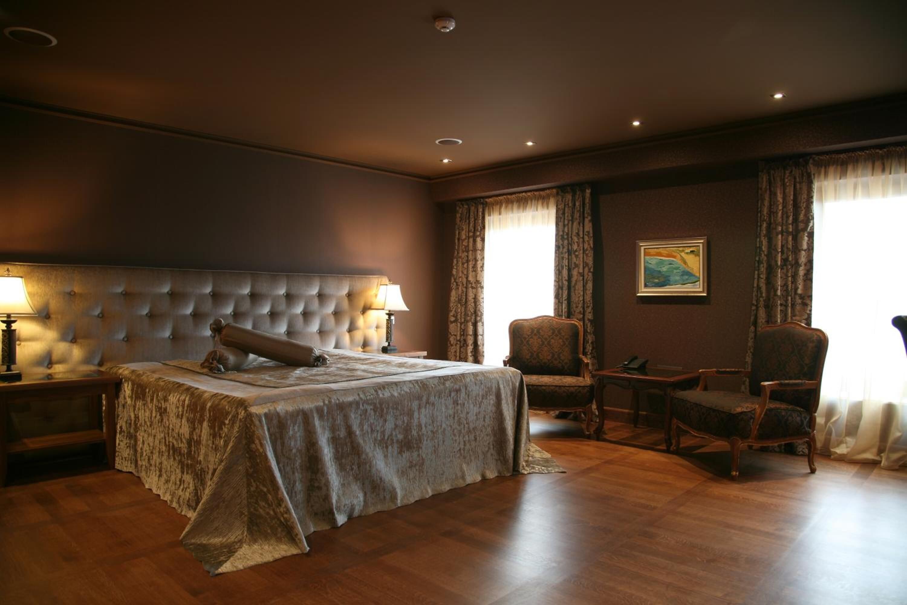 minibar, desk, soundproofing, iron/ironing board