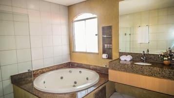 Indoor spa tub