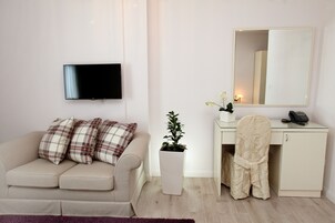 家庭房, 阳台 | 山景