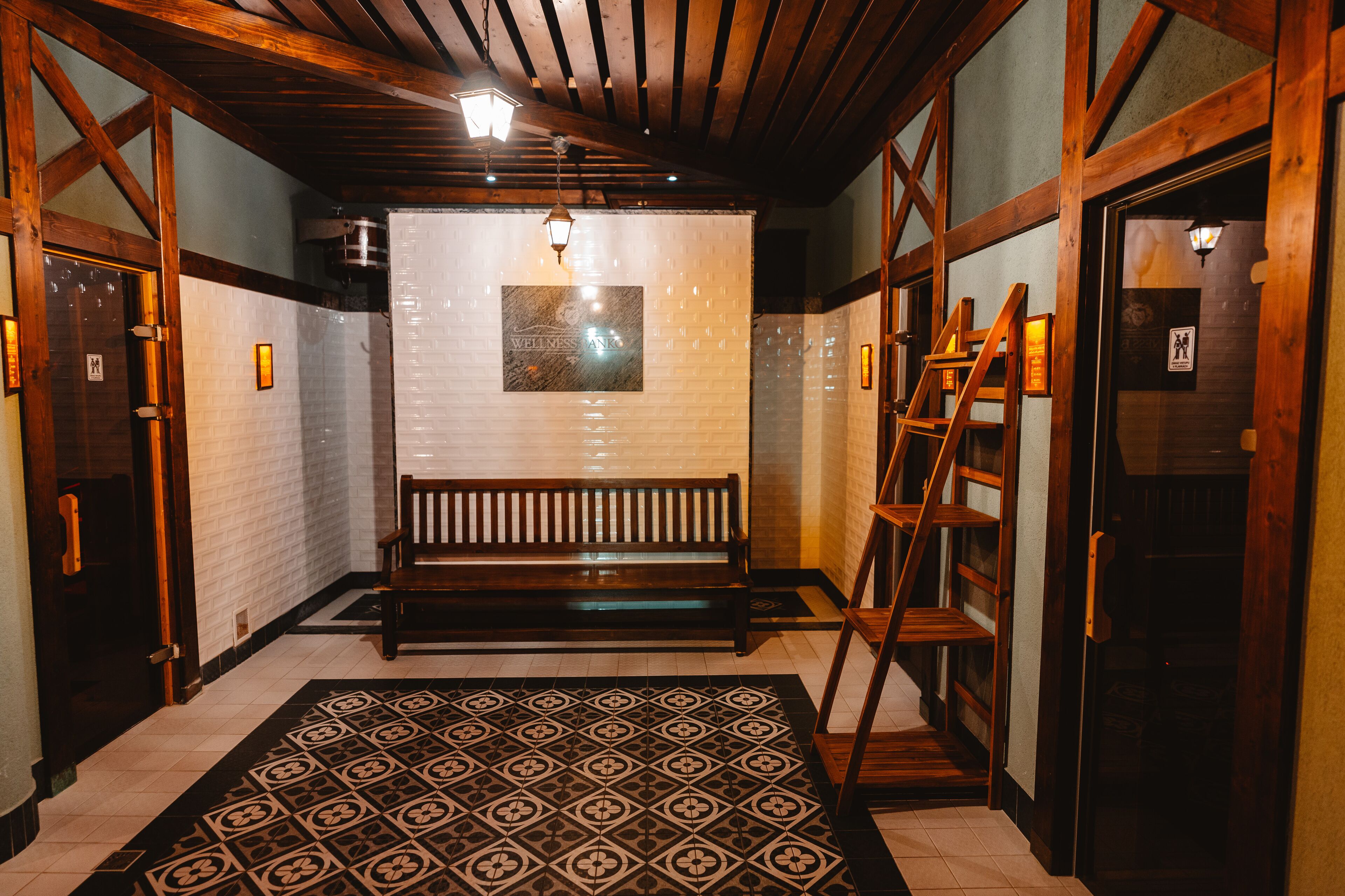 1 treatment room, massages