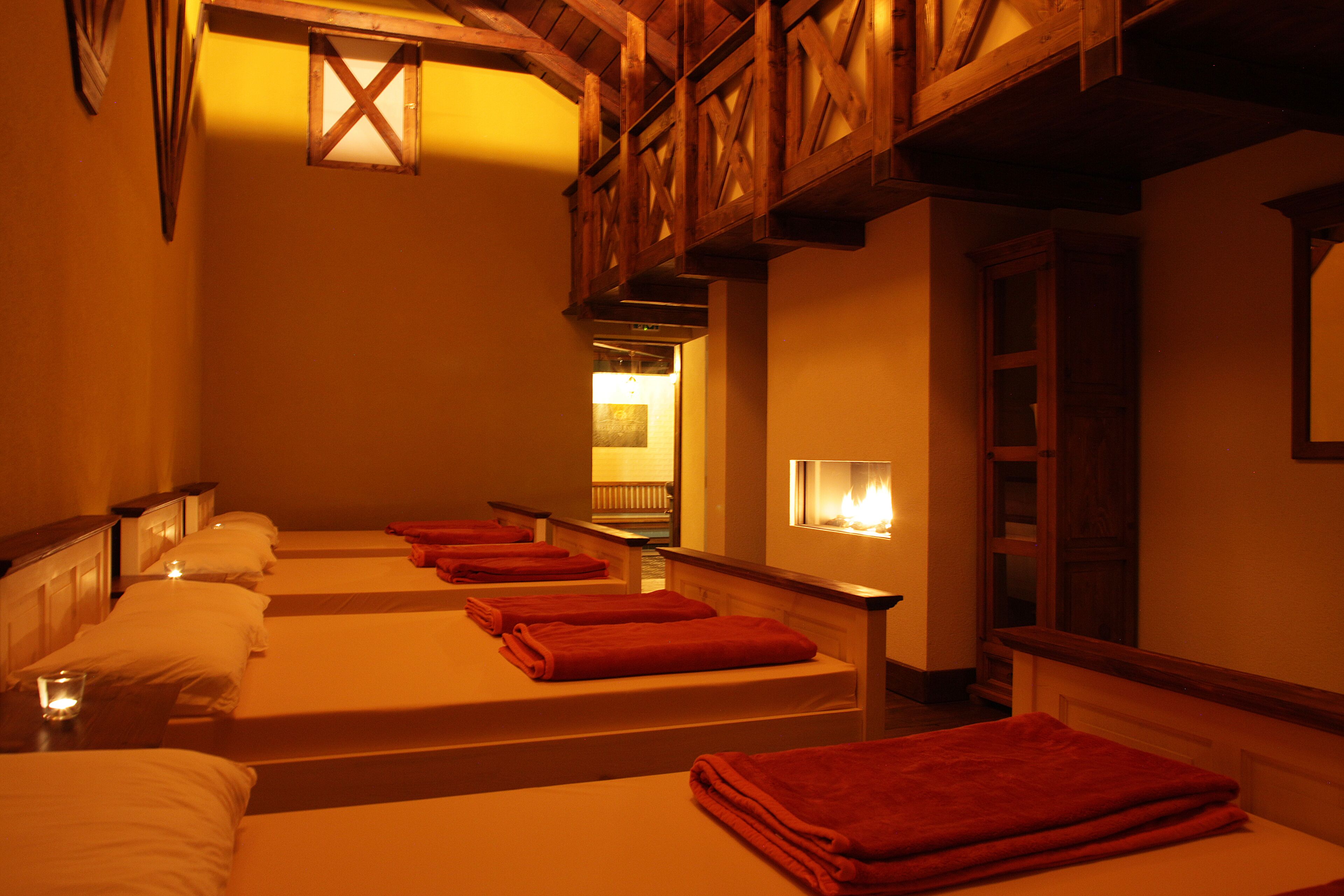 1 treatment room, massages