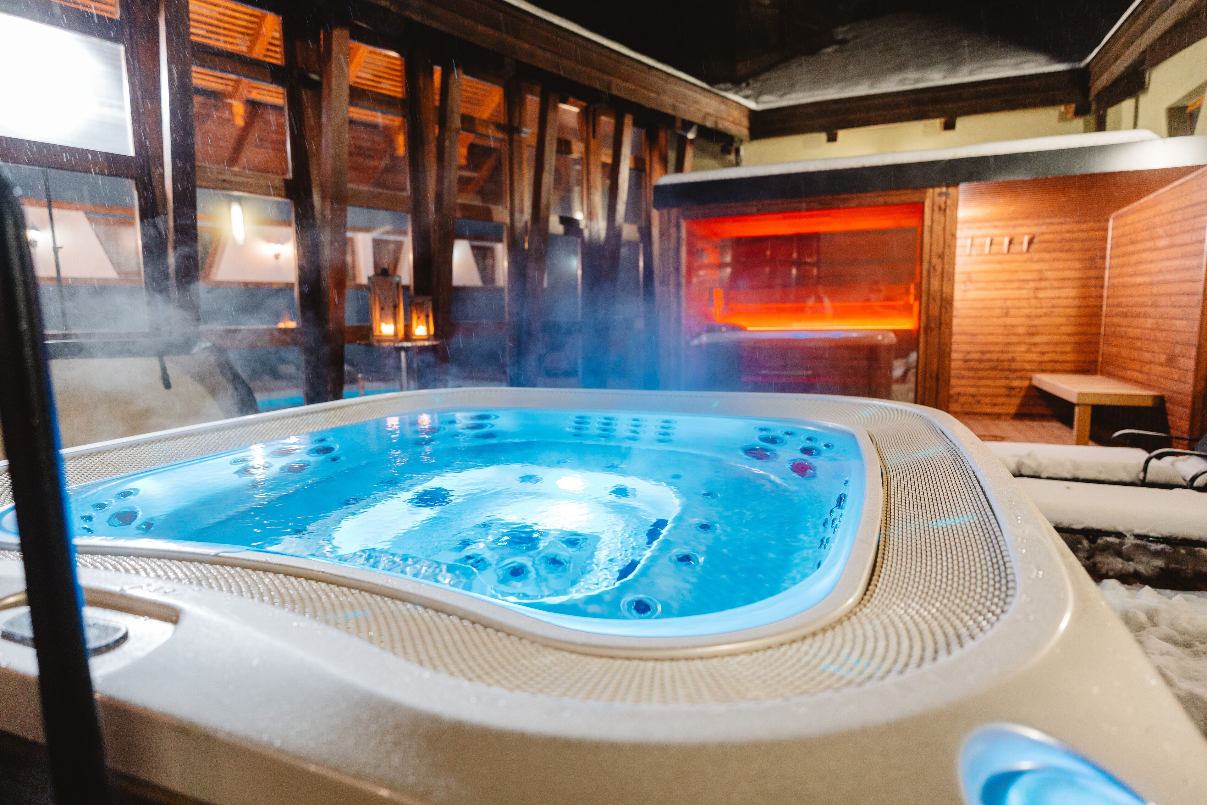 1 treatment room, massages