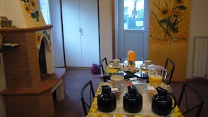 Breakfast area - B&B I Girasoli (Lucca)
