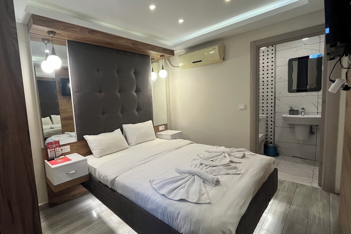 Habitación económica doble, planta baja | Ropa de cama de alta calidad, colchones con acolchado adicional, minibar