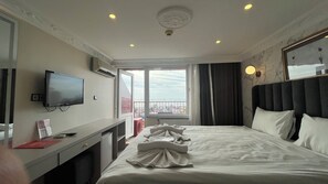 Deluxe-Doppelzimmer, Balkon, Meerblick | Hochwertige Bettwaren, Pillowtop-Betten, Minibar, Zimmersafe