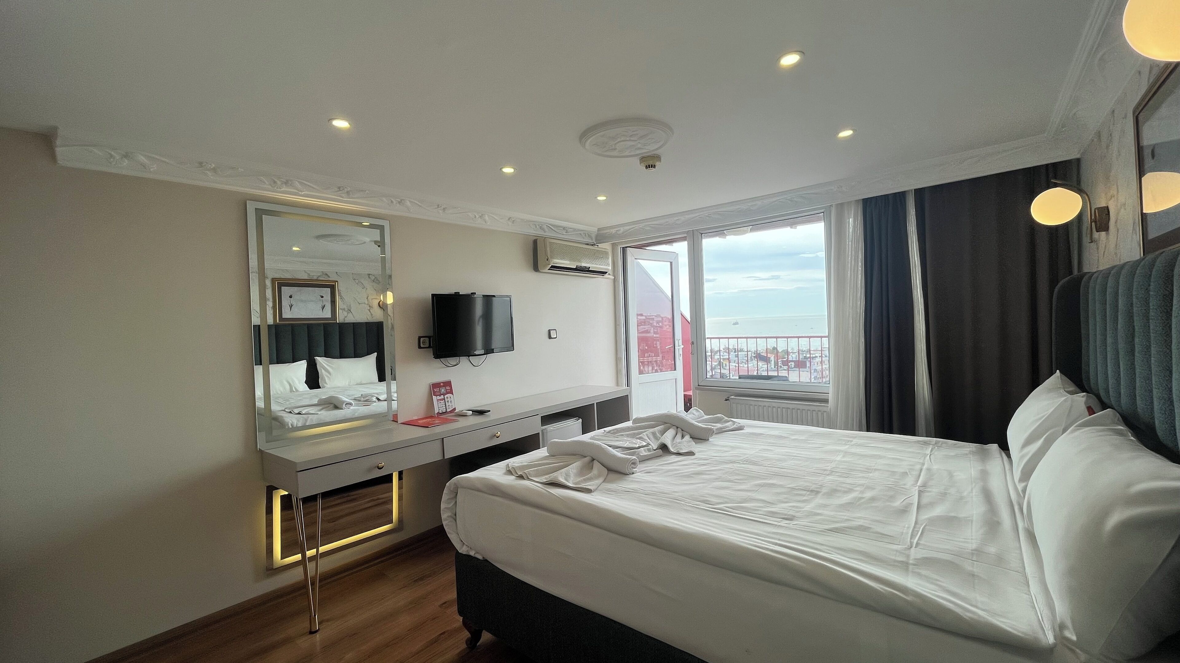 Deluxe Double Room, Balcony, Sea View | Premium bedding, pillowtop beds, minibar, in-room safe