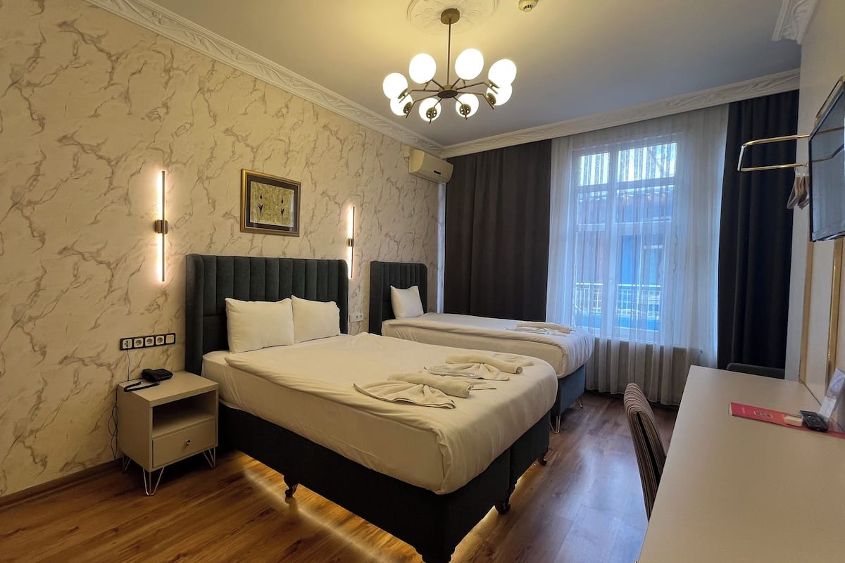 Habitación cuádruple familiar | Ropa de cama de alta calidad, colchones con acolchado adicional, minibar