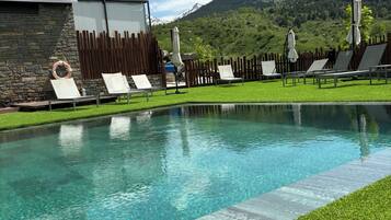 Piscina a l'aire lliure de temporada