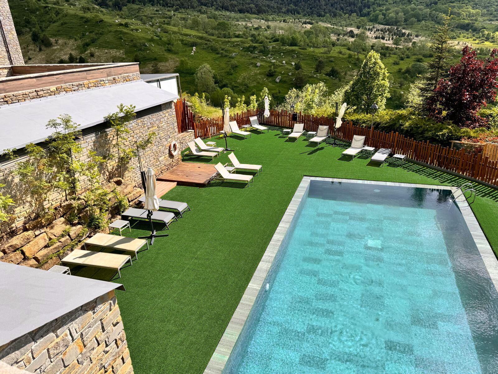 Seasonal outdoor pool