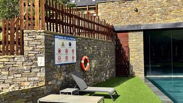 Een seizoensgebonden buitenzwembad