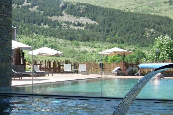 Kroppsbehandlinger, kroppsinnpakning, kroppsskrubb og massasje