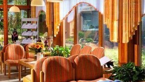 Coin salon dans le hall
