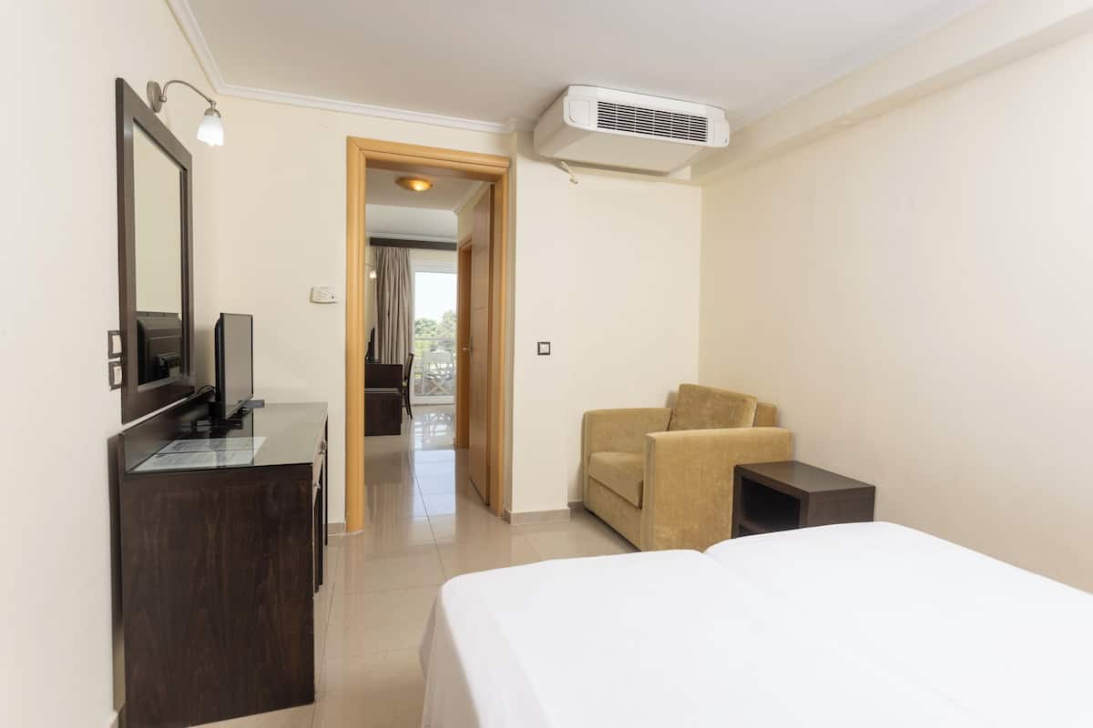Family Room, 2 Bedrooms