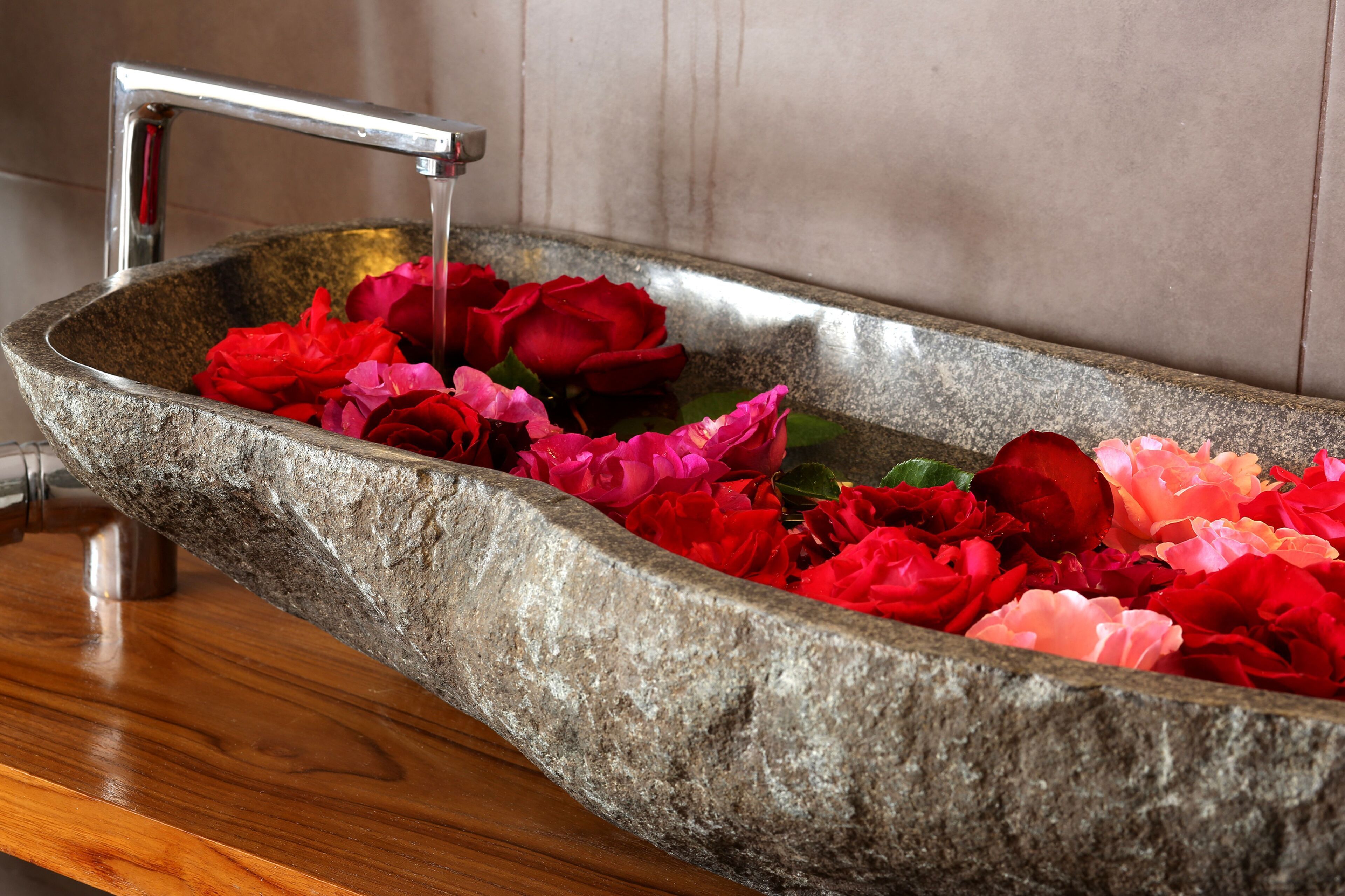 combined shower/bathtub, free toiletries, hair dryer, towels