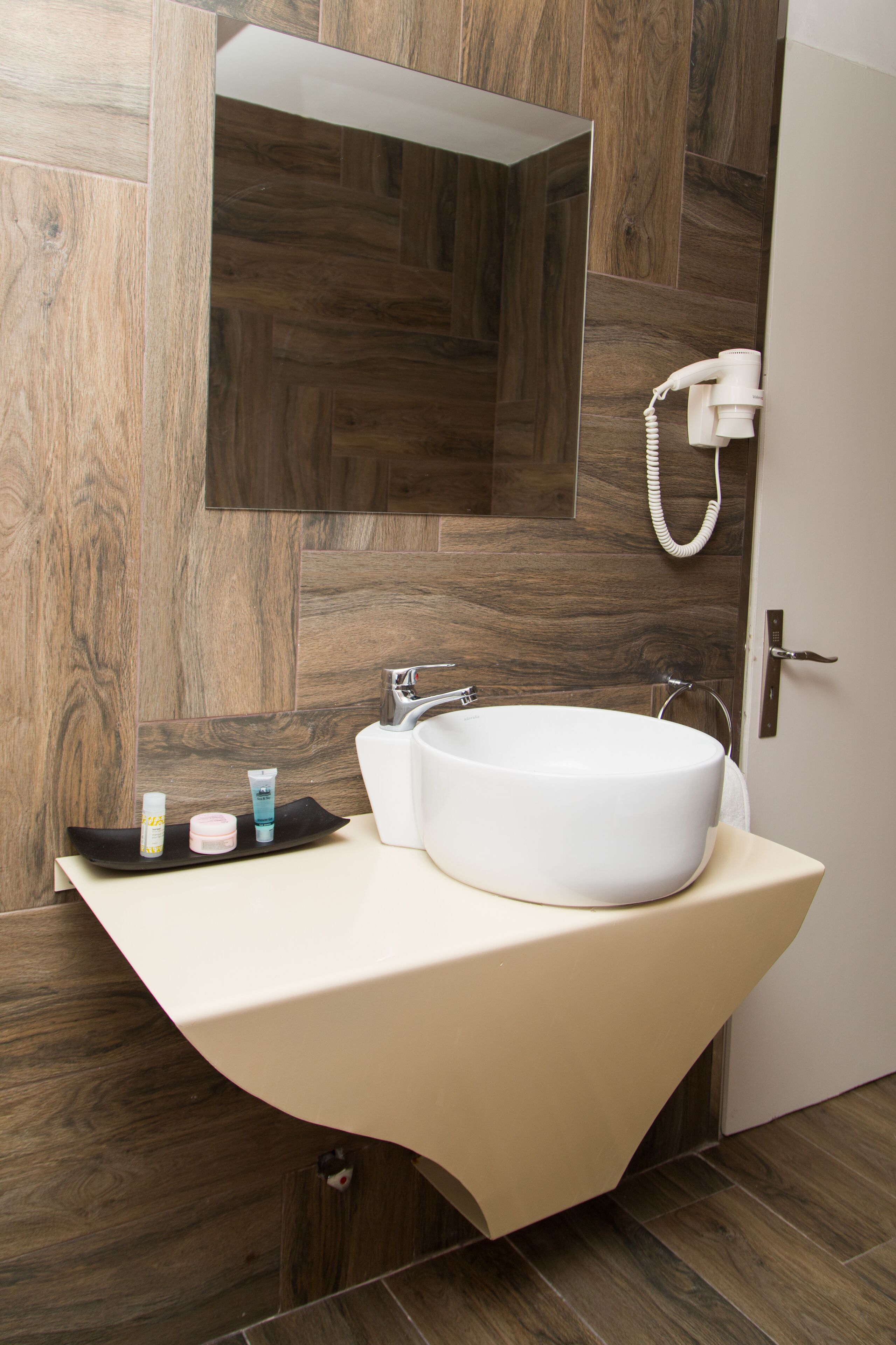 family quadruple room, sea view | bathroom | combined shower/bathtub, free toiletries, hair dryer, towels