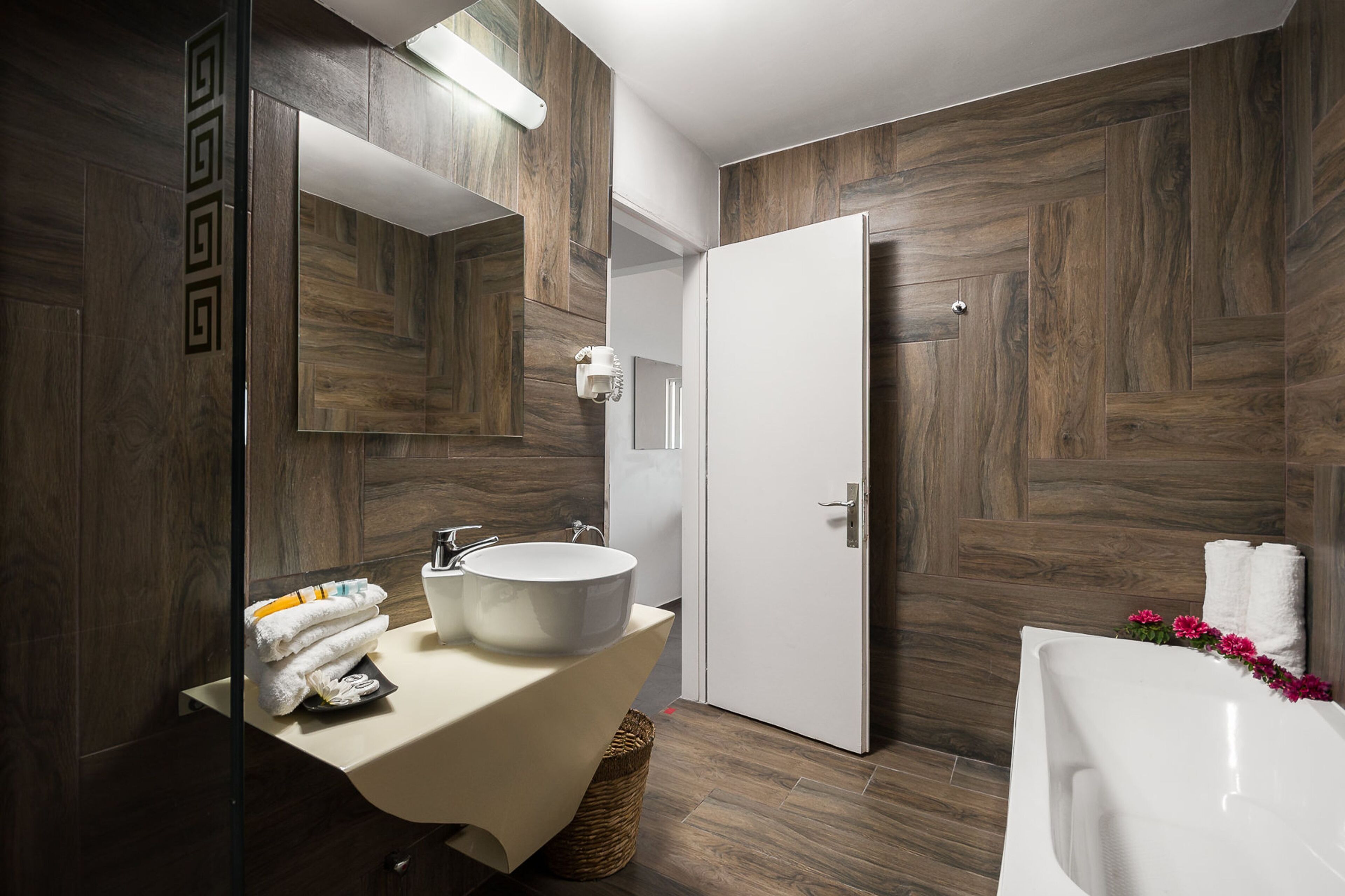 family quadruple room, sea view | bathroom | combined shower/bathtub, free toiletries, hair dryer, towels