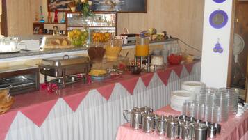 ๋งค์ผ ์๊ตญ์ ๋ฌด๋ฃ ์์นจ ์์ฌ ํฌํจ