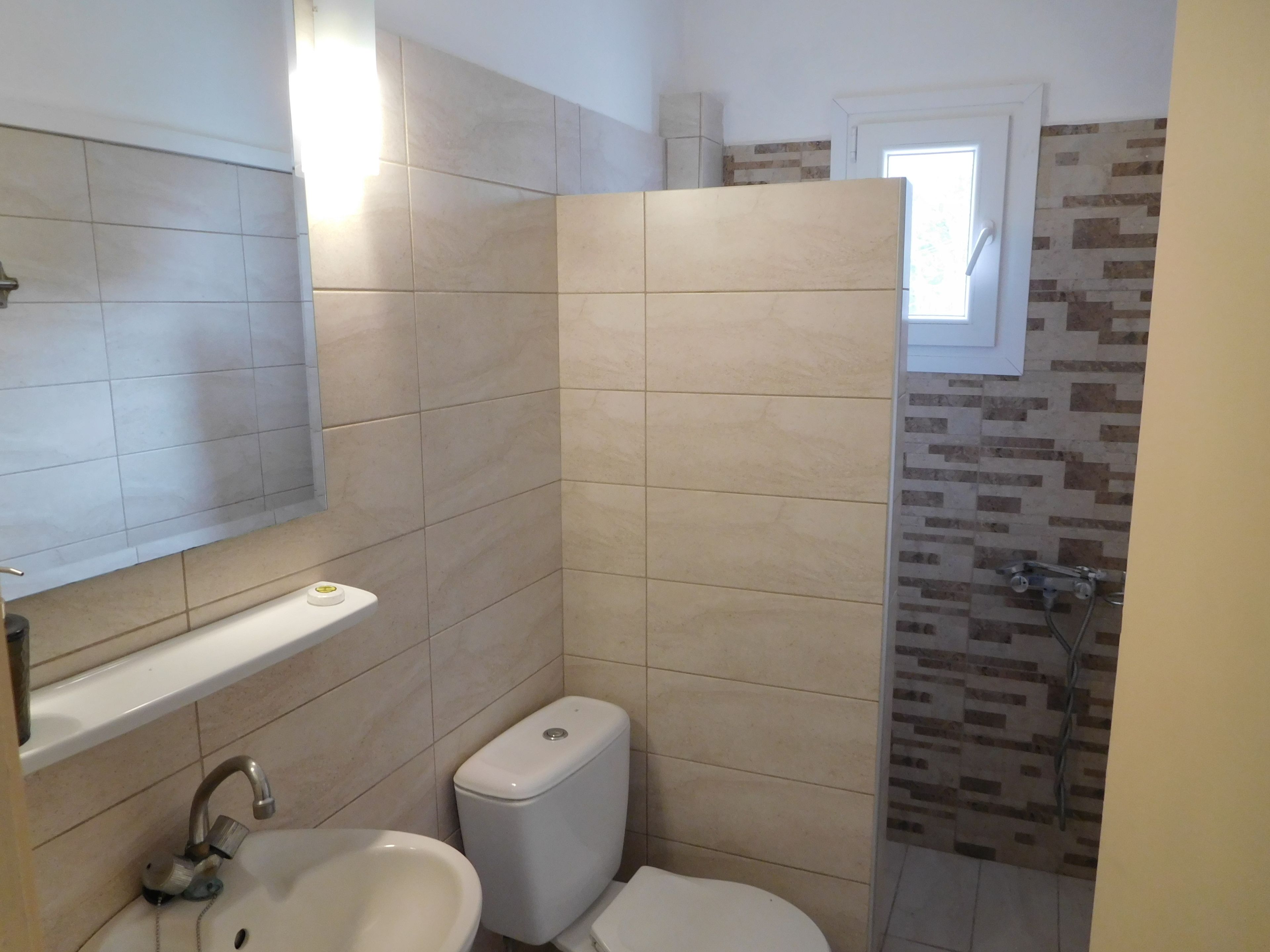 comfort triple room | bathroom | hair dryer, towels