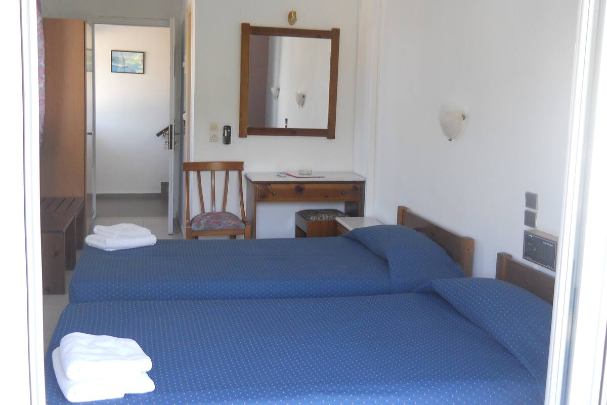 xxxeconomy double room, balcony | minibar, in-room safe, desk, soundproofing