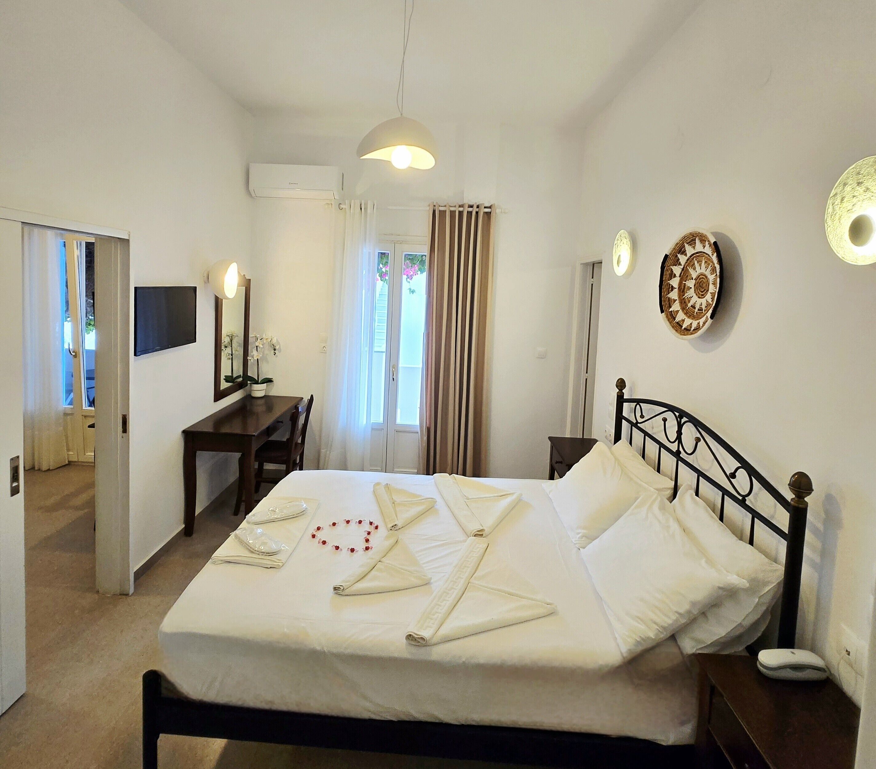Apartemen Standar, 2 kamar tidur | Minibar, didekorasi berbeda-beda, meja kerja, dan kedap suara