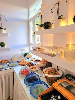 Daily buffet breakfast for a fee - Afrodite Boutique Hotel (Paros)