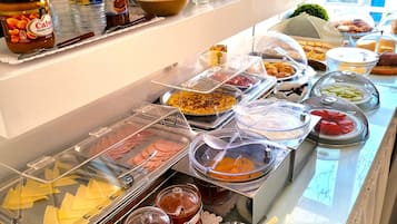 Desayuno buffet (EUR 15 por persona)
