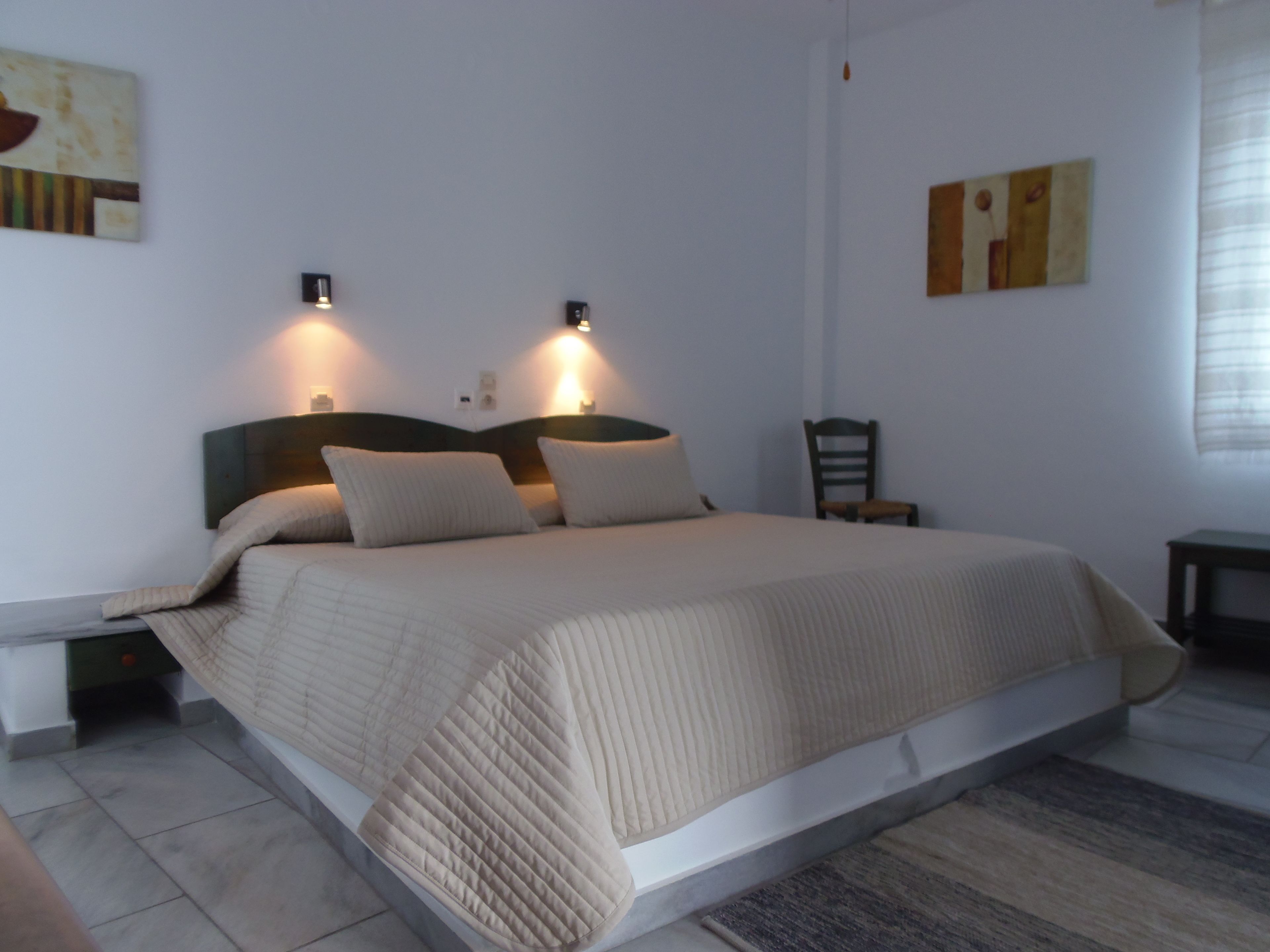 standard room | minibar, iron/ironing board, free wifi, bed sheets