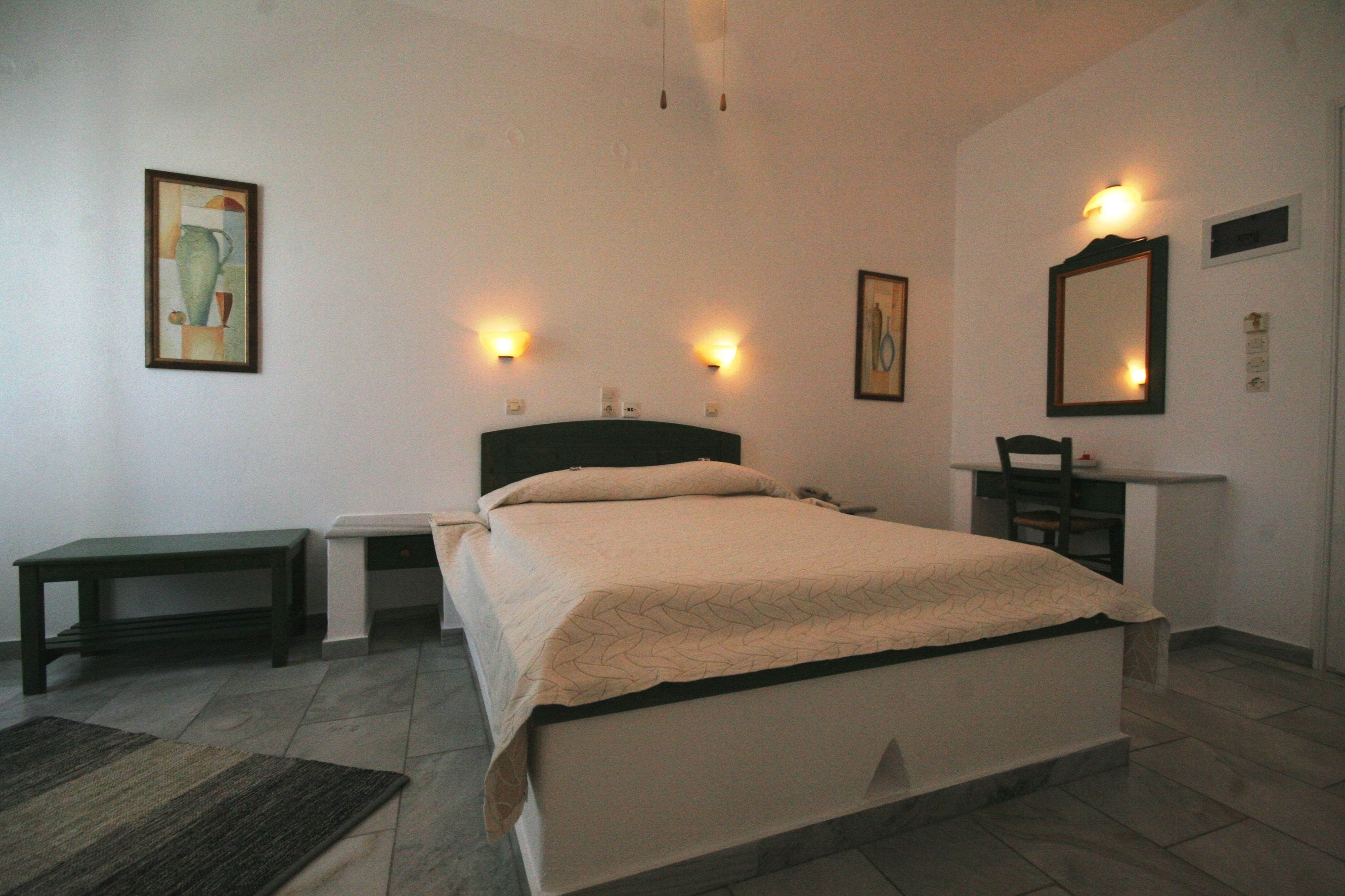 minibar, iron/ironing board, free wifi, bed sheets