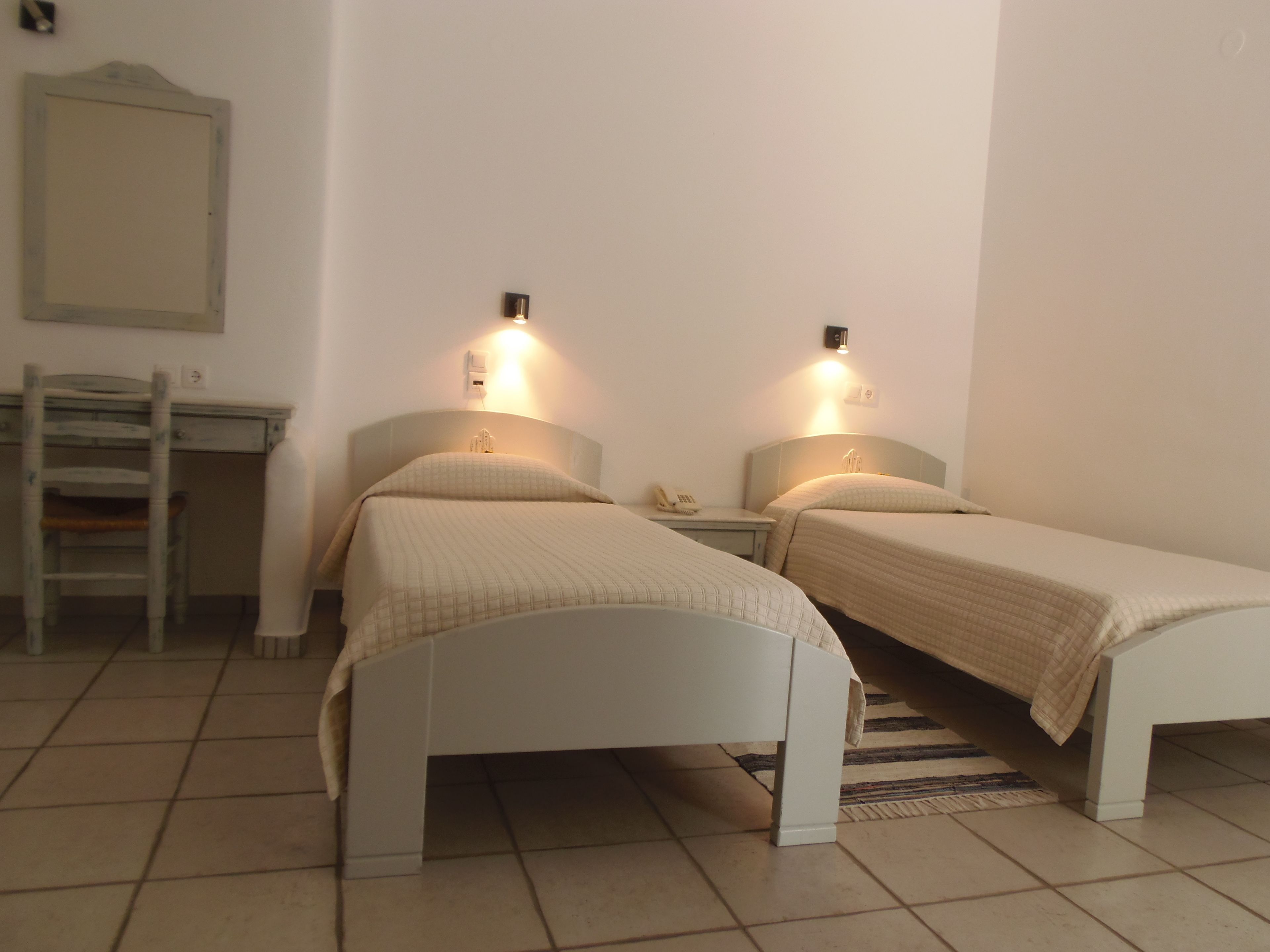 standard room | minibar, iron/ironing board, free wifi, bed sheets