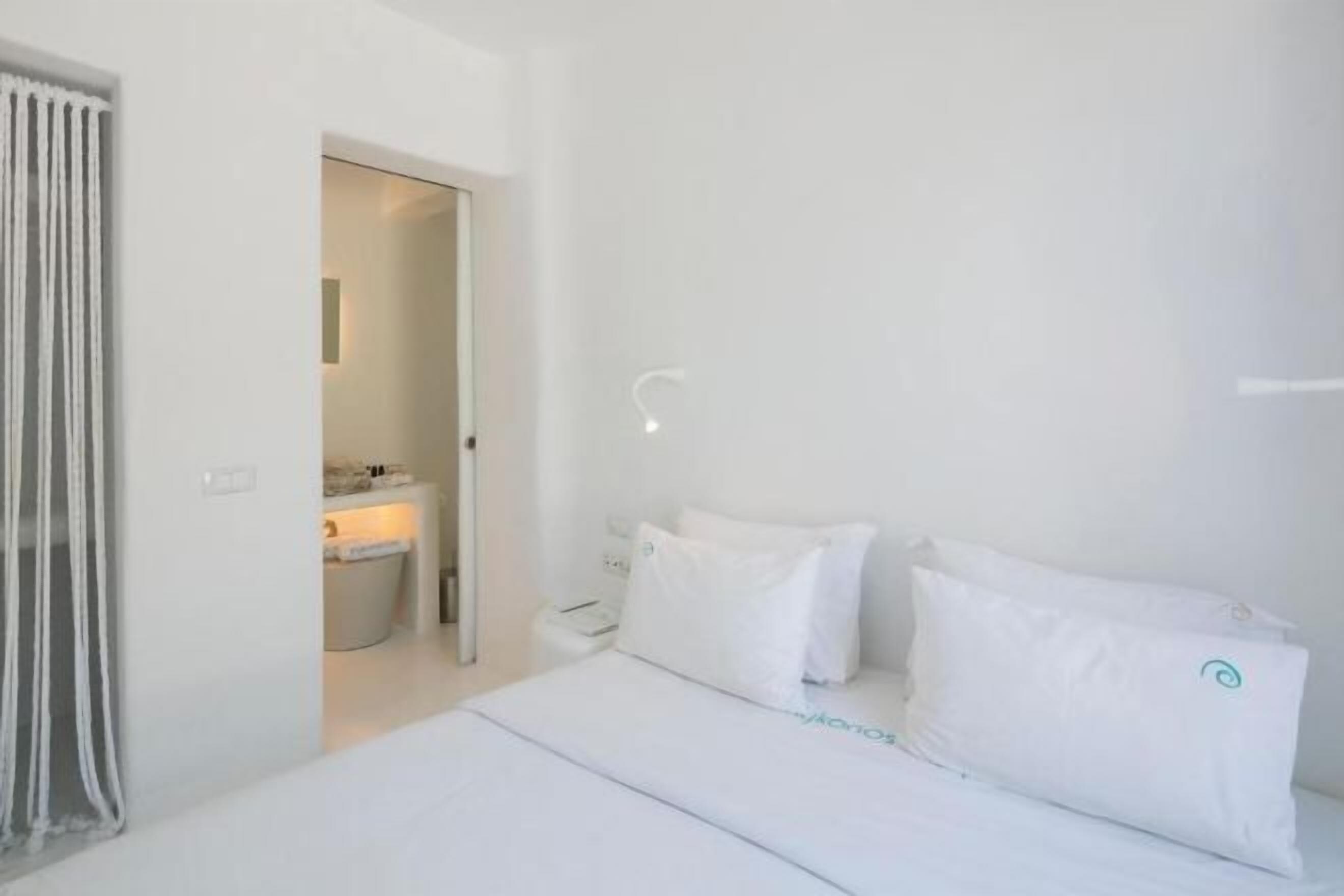 Egyptian cotton sheets, premium bedding, pillowtop beds, minibar