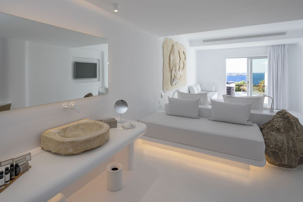 Luxury Suite, 1 Bedroom, Jetted Tub, Annex Building, Private Pool | Egyptian cotton sheets, premium bedding, pillowtop beds, minibar
