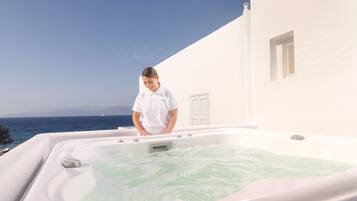 Kamar Double Deluks, jet tub, pemandangan laut terbatas | Pemandangan dari kamar
