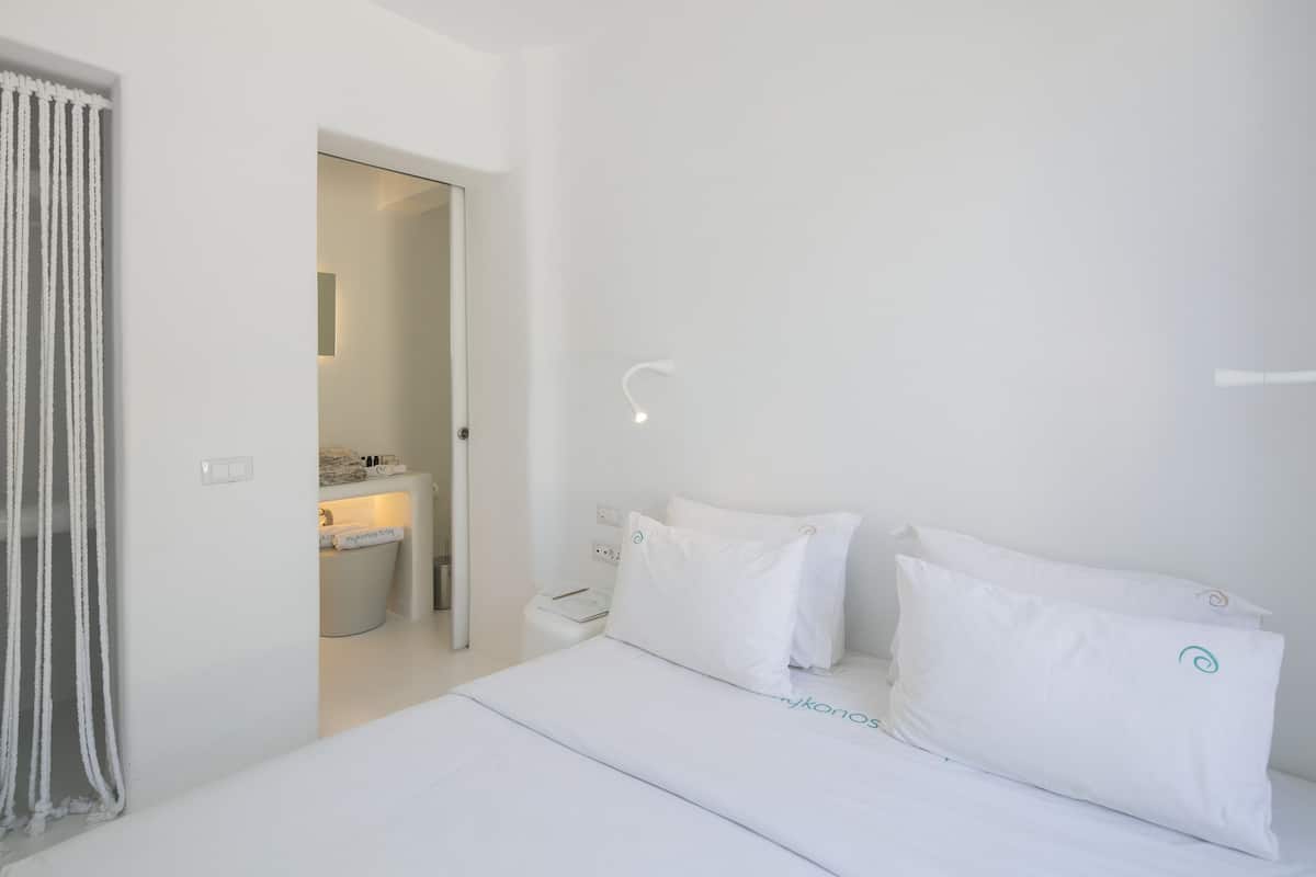 Standard Residence, Annex building (Karavas) | Egyptian cotton sheets, premium bedding, pillowtop beds, minibar