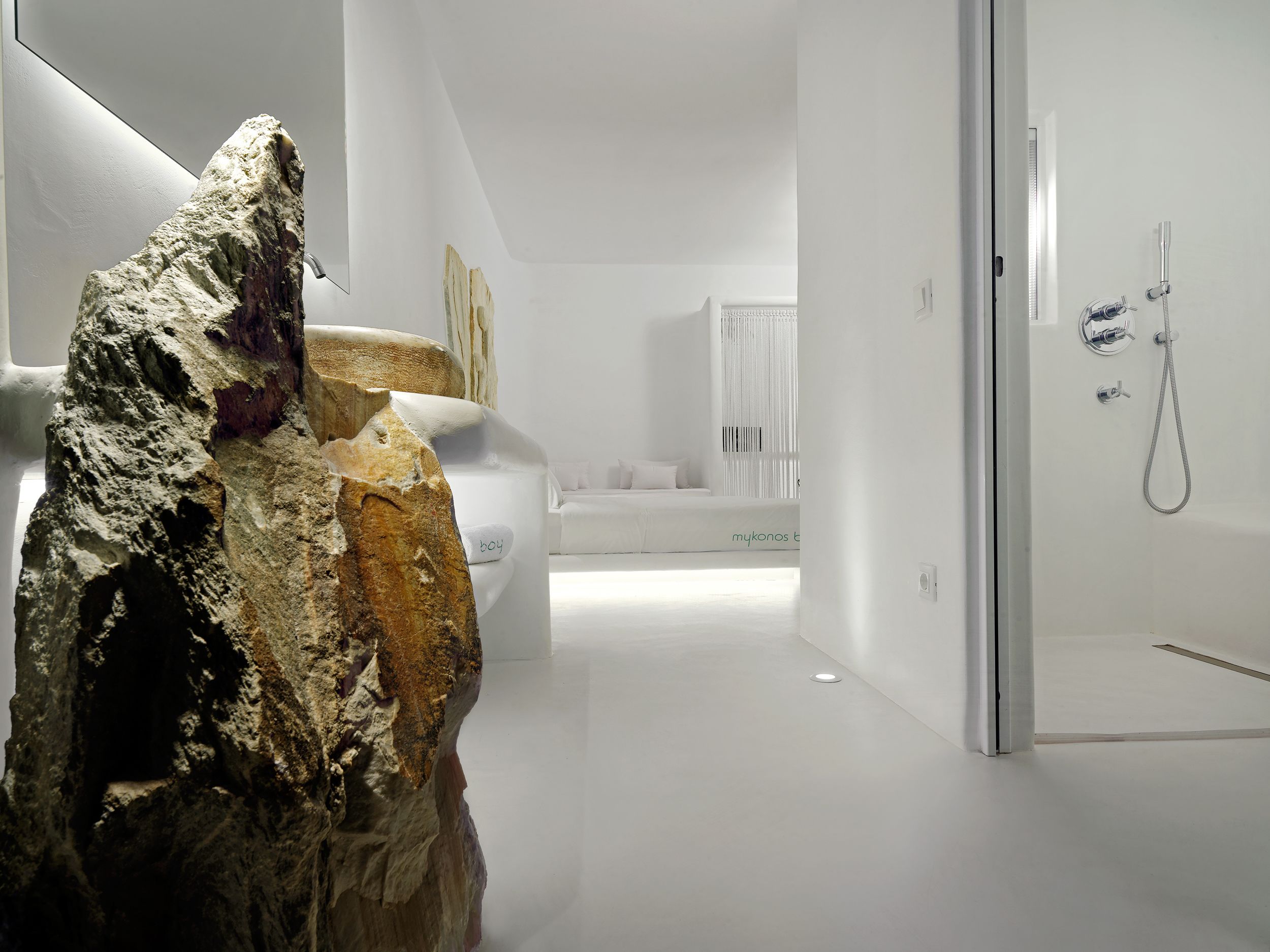 deluxe double room, jetted tub, partial sea view | egyptian cotton sheets, premium bedding, pillow-top beds, minibar