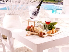 2 restaurants; ze serveren er lunch, diner en brunch 