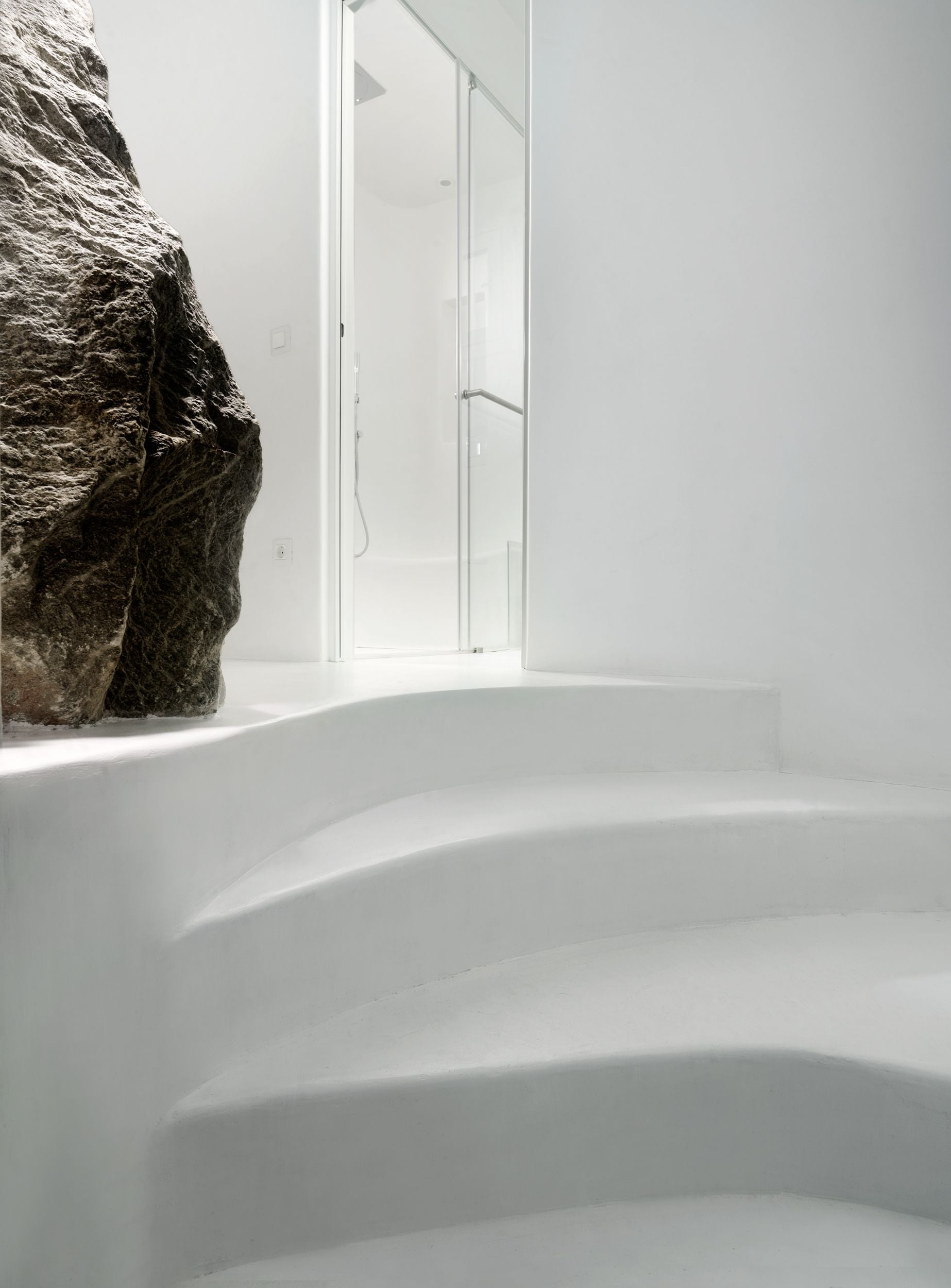 deluxe double room, jetted tub, partial sea view | egyptian cotton sheets, premium bedding, pillow-top beds, minibar