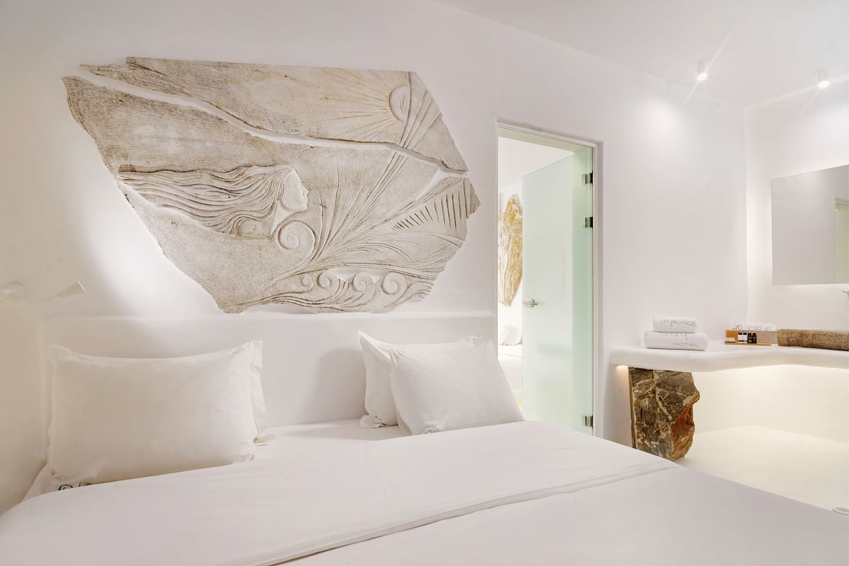 Egyptian cotton sheets, premium bedding, pillowtop beds, minibar