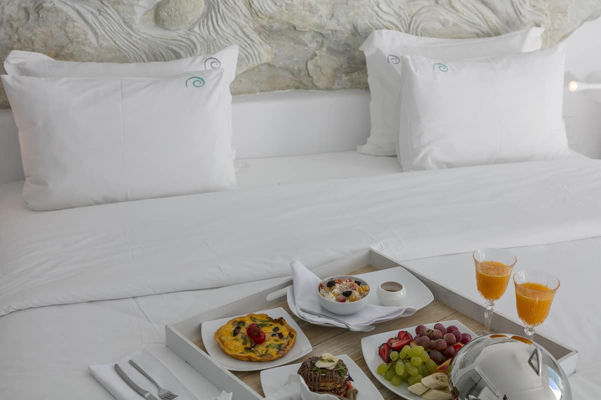 Superior Residence, Annex building (Outdoor Hot Tub, Karavas) | Egyptian cotton sheets, premium bedding, pillowtop beds, minibar