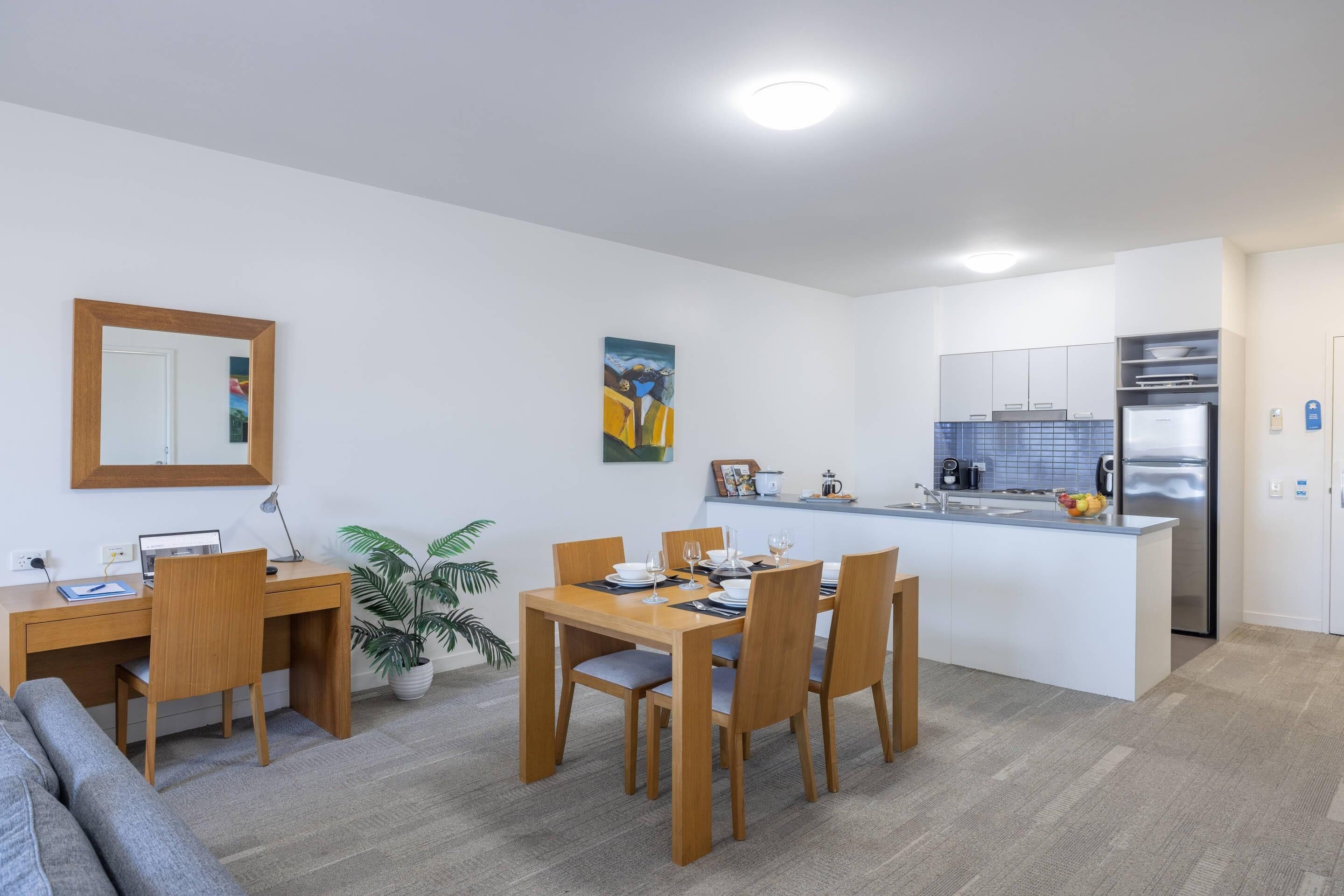 Suite, Plusieurs lits, non-fumeur (Efficiency) | Literie de qualité, couette en duvet, coffre-fort, décor unique