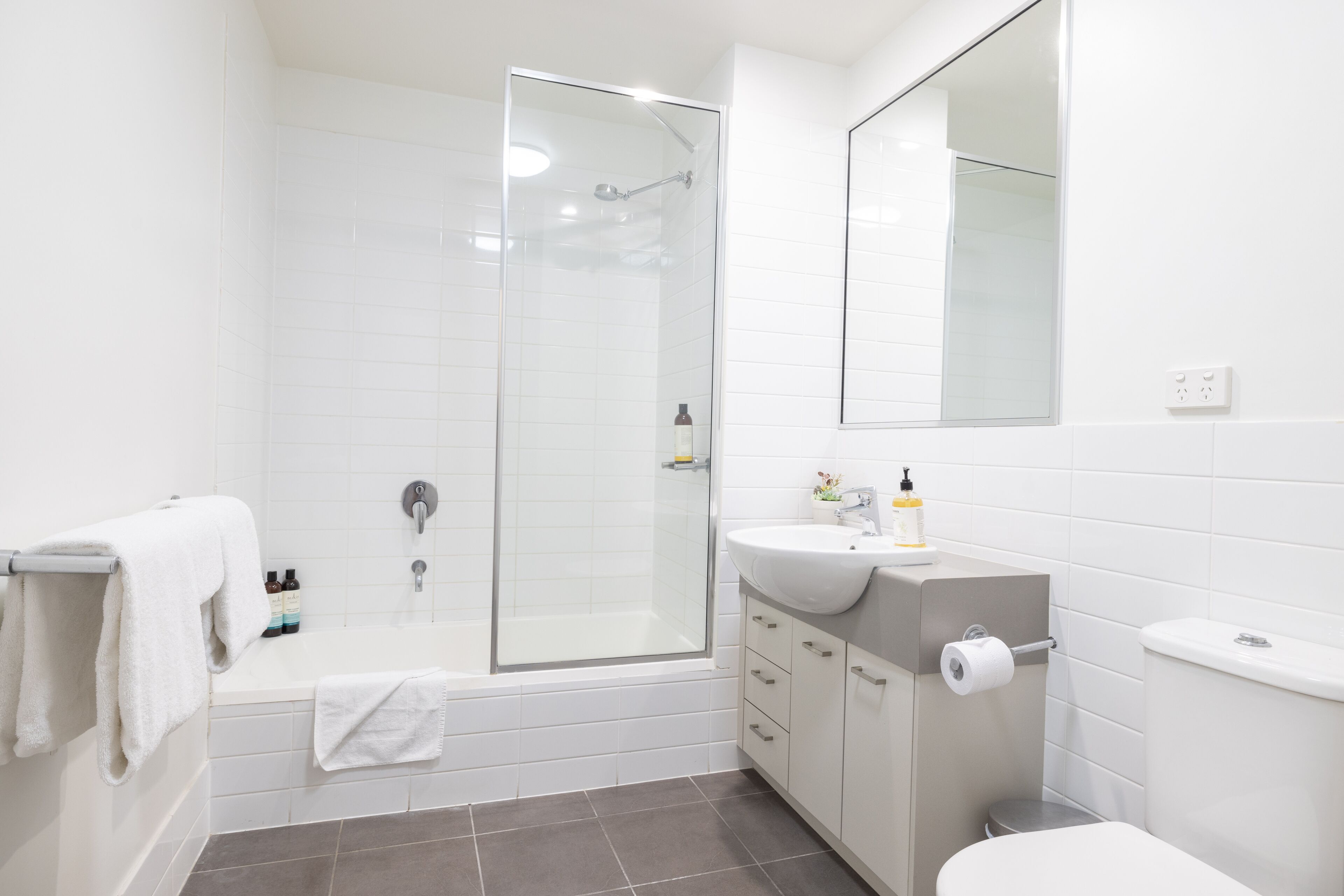 shower, free toiletries, hair dryer, towels