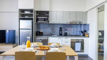 Appartement Standard, 1 chambre | Cuisine privée | Four à micro-ondes, surface de cuisson, cafetière-théière
